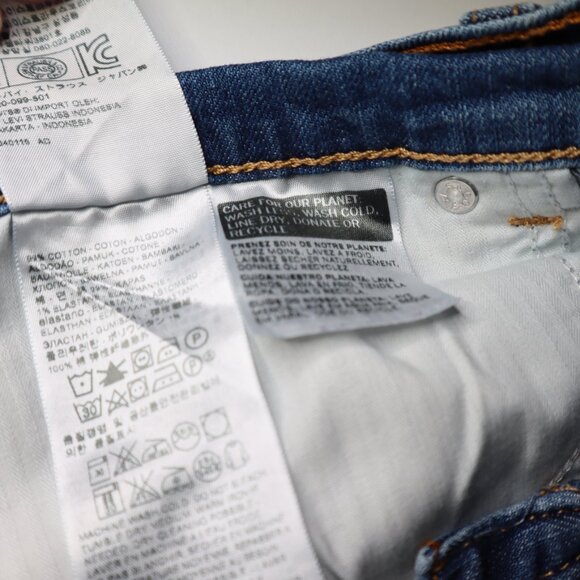 Levi's Jean Shorts, Distressed Detail, Size 31. 99% Cotton. - Picture 3 of 5